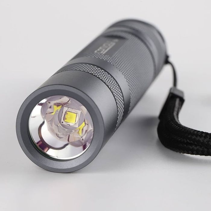 Продам фонарик Convoy S2+