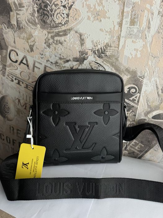 Чанта Boss, EA7, LV,Prada