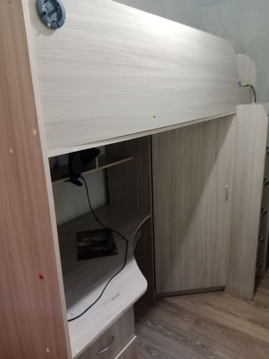 Продам кровать чердак.