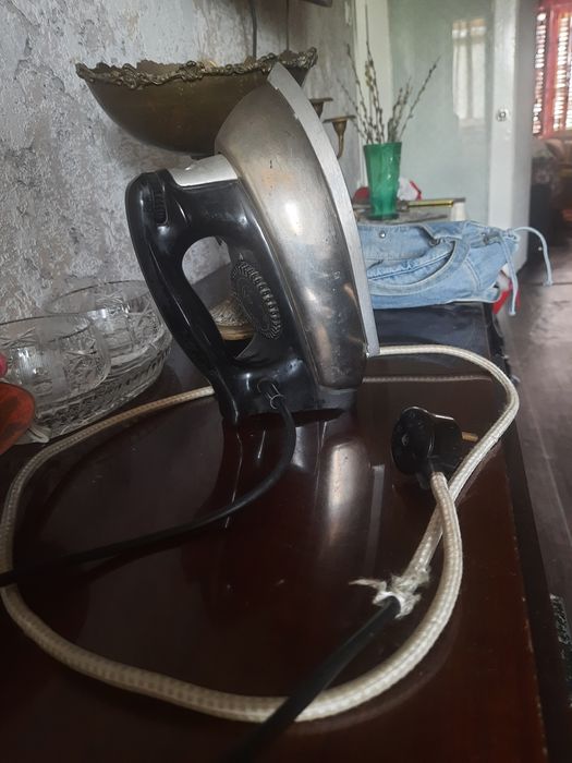 Продам утюг в хорошем состоянии