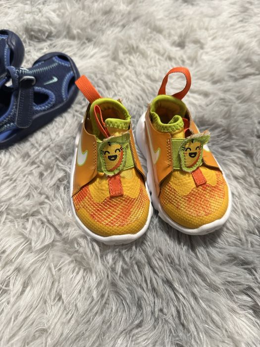 Бебешки обувки NIKE flex runner 2 номер 19,5