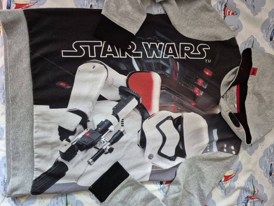 Дрехи за тийн..Суичер Star wars а сезона.