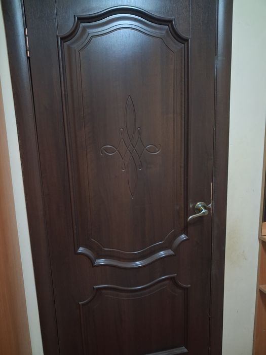 Продам межкомнатные  5000 тенге