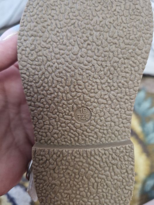 Продам детские туфельки