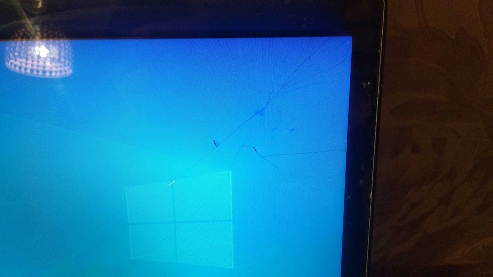 Ноутбук Asus Core i3. Разбит тачскрин