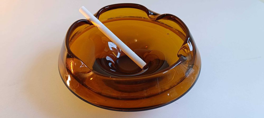 Пепелник стъкло кафяв