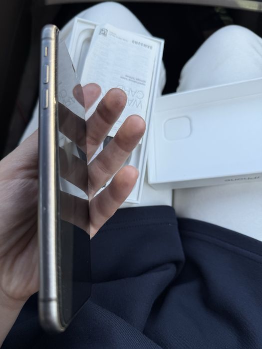 Продам айфон 11