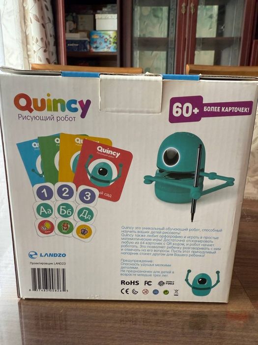 Интерактивный робот художник Quincy