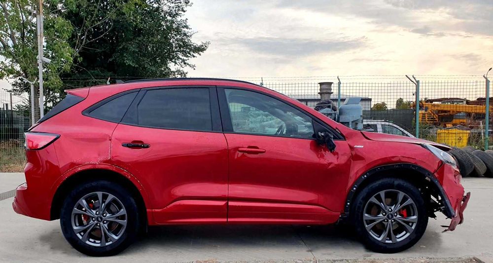 Dezmembrez Ford Kuga MK3 ST-Line 2.0 EcoBlue 4x4 YMDA 190 Cai 8F40