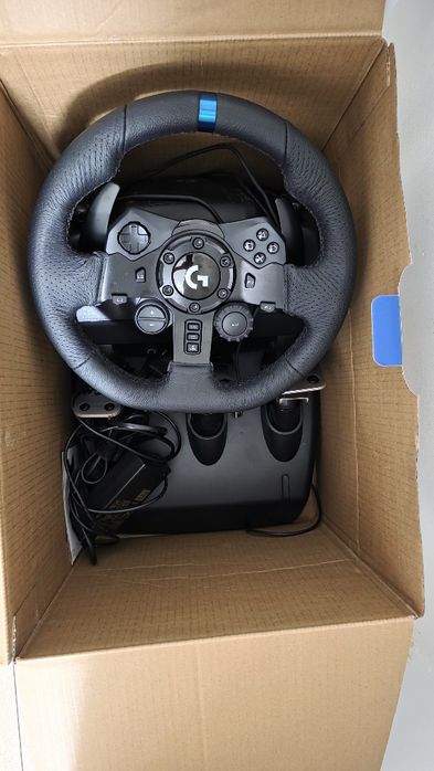Volan gaming Logitech G923 SE cu Pedale și Schimbător (PS5 / PS4 / PC)