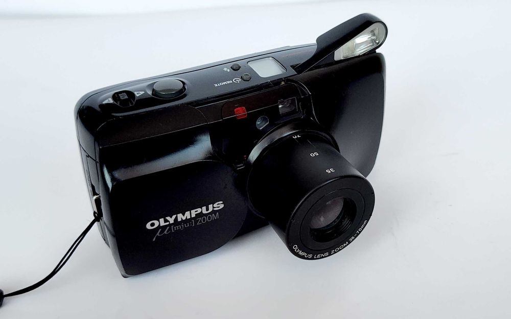 Филмов фотоапарат Olympus Mju Zoom -  обектив 35-70 мм