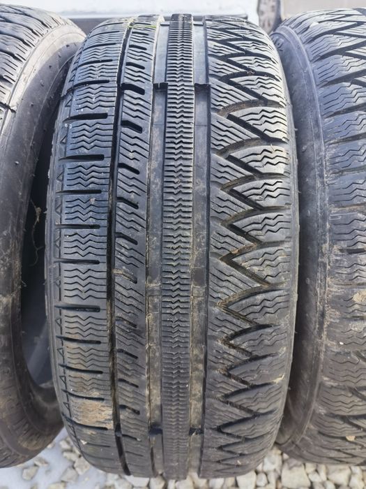 235/45/17 зимни гуми