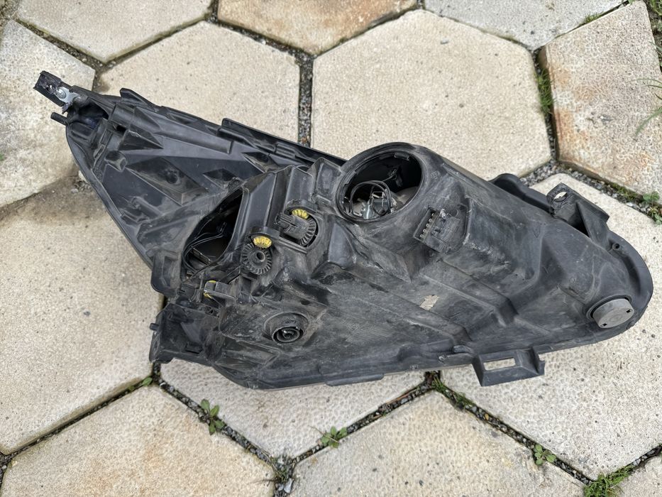 Фейсов ляв фар Корса Д