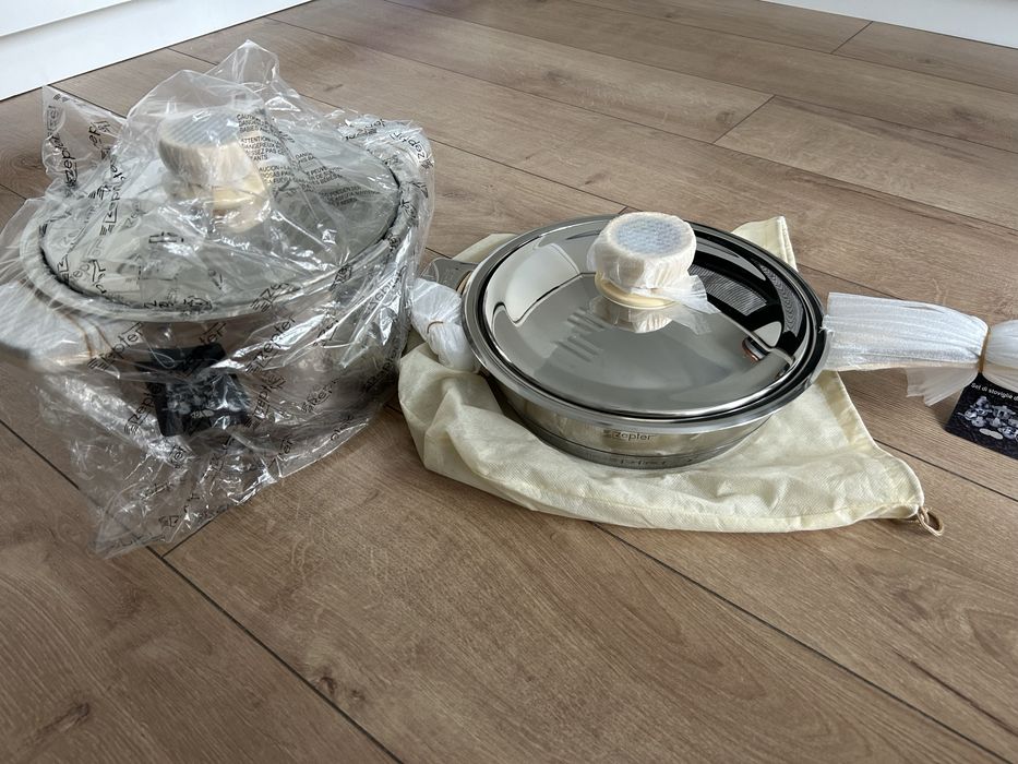 Продам два предмета из набра. Кастрюля с крышкой на 5л, сковорода 2л.