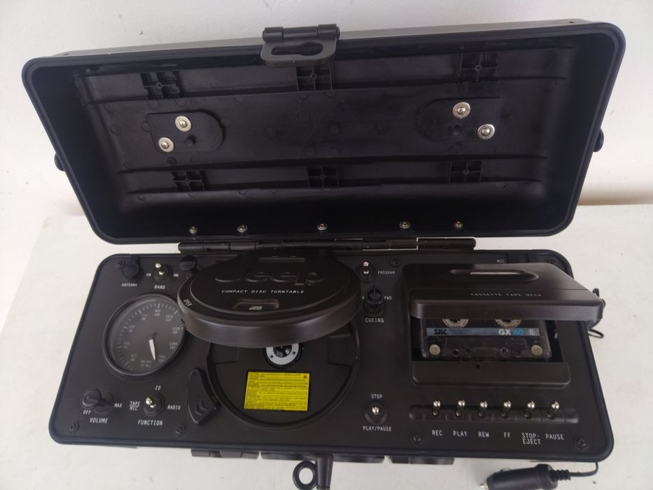 Радио-касетофон и диск  Roadstar, изработено по поръчка за JEEP