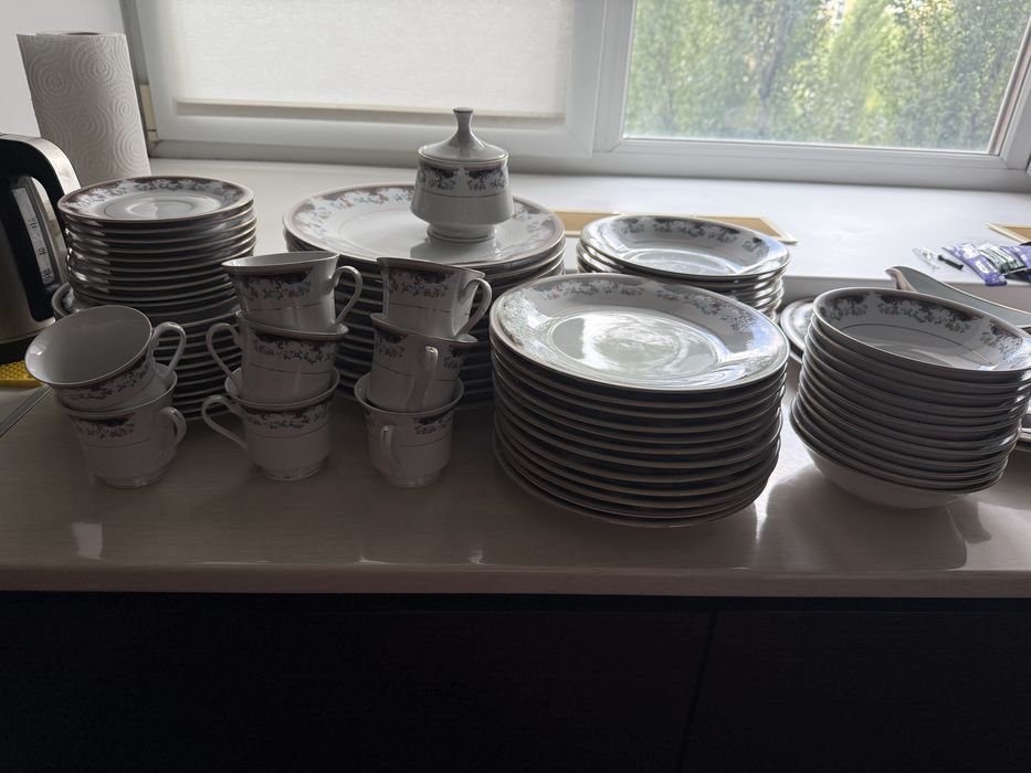 Продам сервиз столово чайный на 12 персон