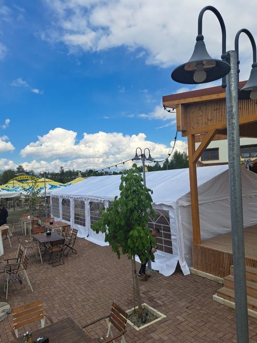 Corturi și logistică completă pentru evenimente de inchiriat (mese, scaune)