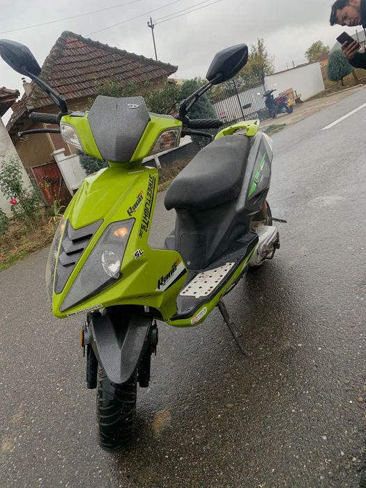 Vând scuter cu acte