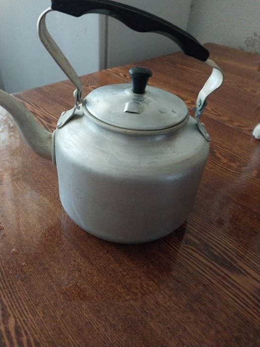Чайник алюминиевый.