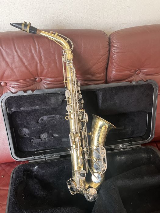 Saxofon  de vinzare mai mute detali la telefon