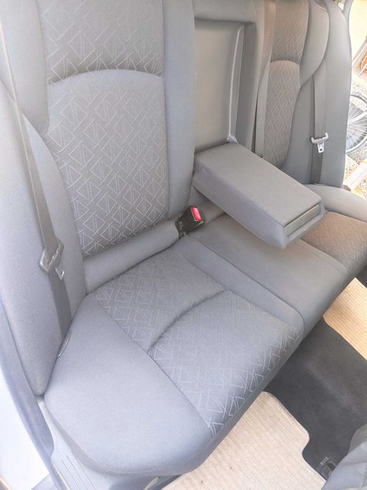 Продава се лек автомобил Mercedes C 24, бензин, 2002г.0