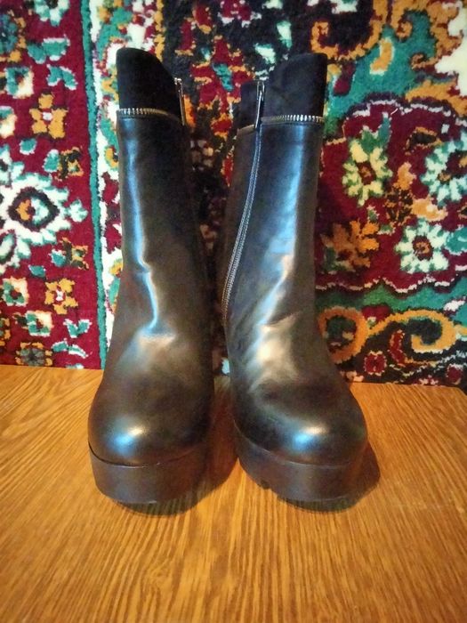 Продам новые ботинки