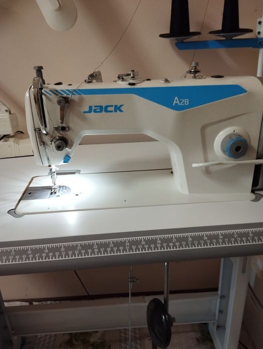 Промышленная швейная машинка полуавтоматмат