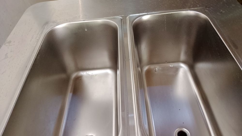 Mildirich muzqaymoq apparati sotiladi  xolati yaxshi. 220kwga ishlaydi