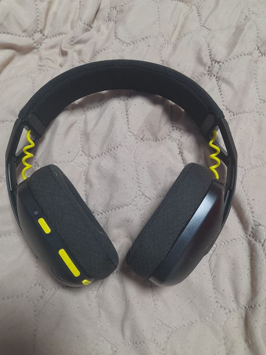 Слушалки Logitech g435 черно с жълто