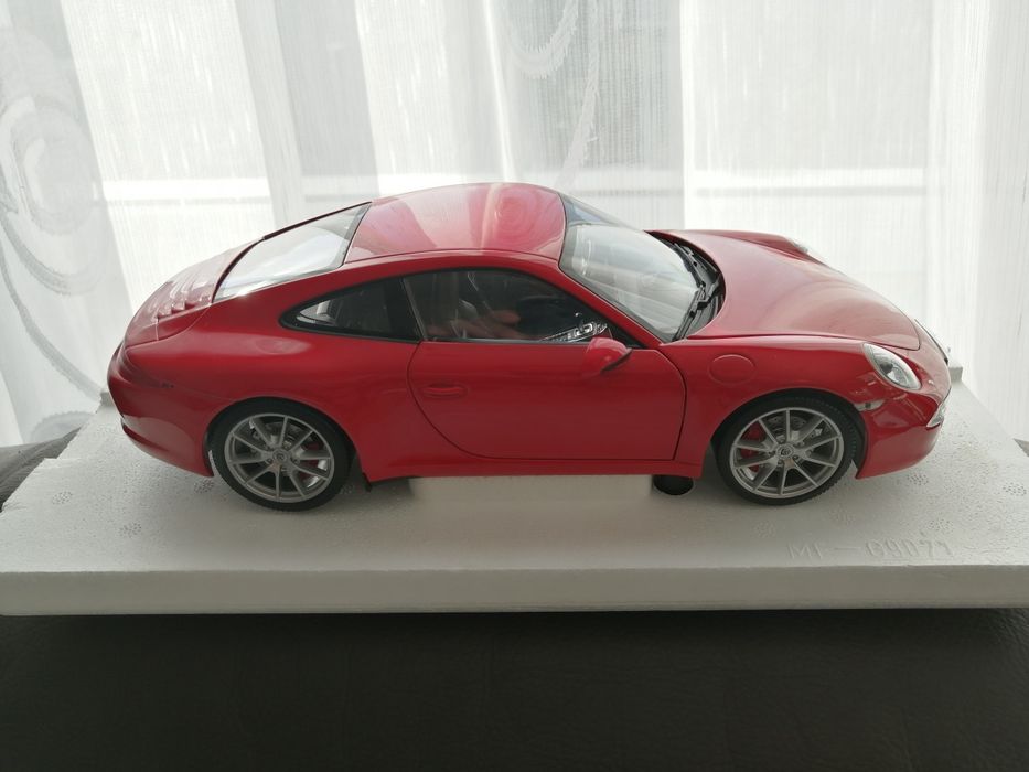 Porsche 911, 991 minichamps 1:18