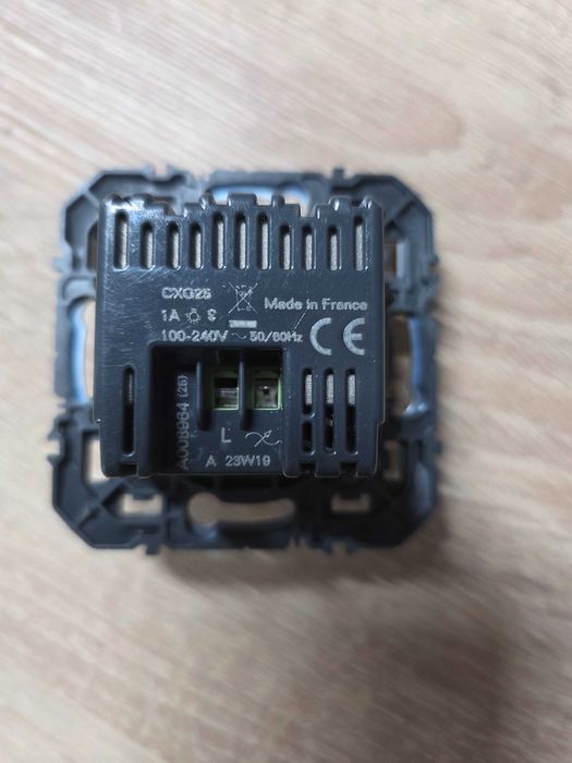 Intrerupator cu senzor de miscare IP44 Legrand Suno alb 721135