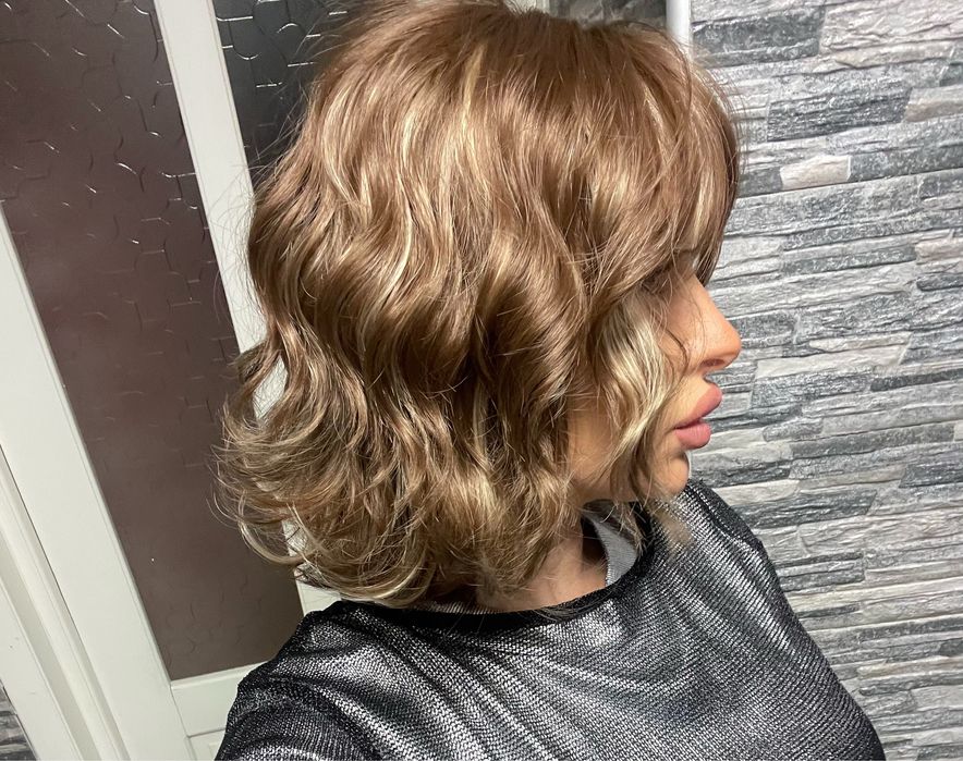 Peruca scurta ondulata saten cu suvite