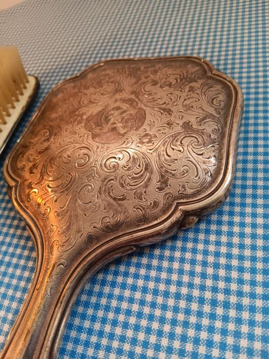 Oglinda și perie veche Alpaka Alpaca argintate, cu blazon, de colectie