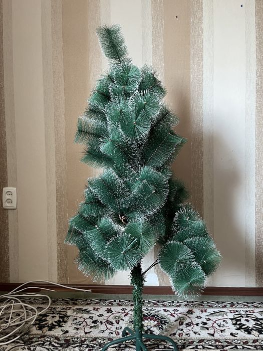 Продам елку 3500