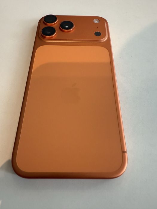 Apple iPhone 17 pro max Silver (за части)