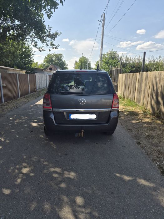 Vând Opel Zafira