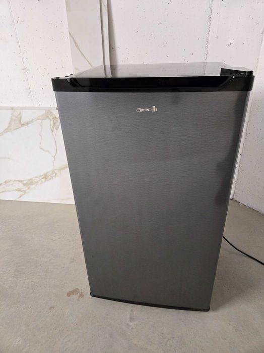 Хладилник Arielli ARS-121LNEDG Като нов не е ползван