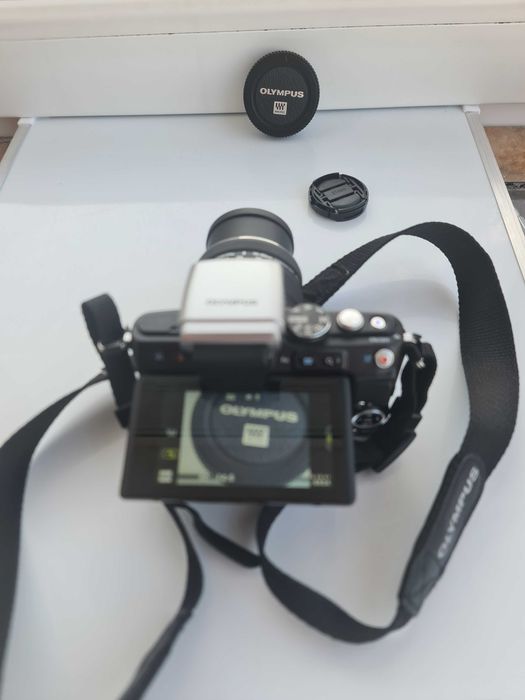 E-Pl5 Mirrorless micro 4 3 Olympus pocket camera
