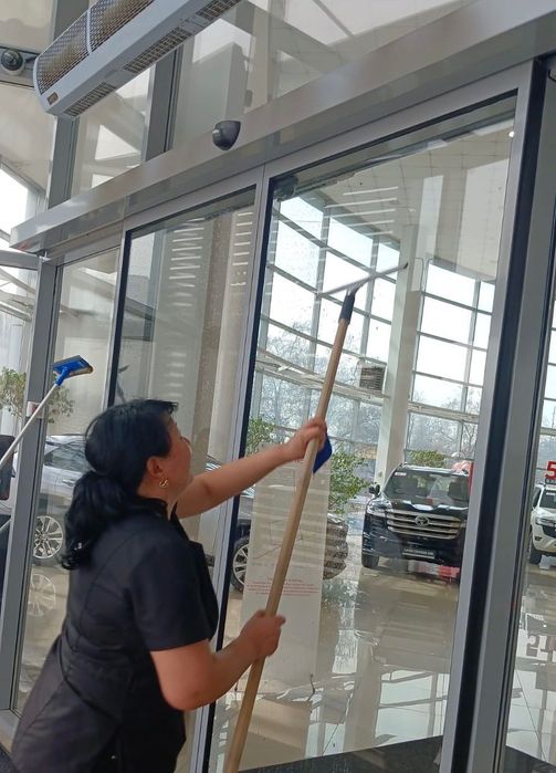 Профессиональная мойка витрин