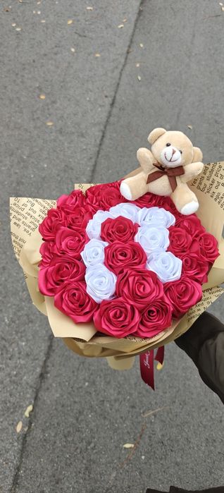 Букети от сатенени рози

Търсите пода