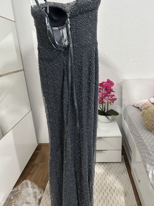 Бална рокля в сив цвят носена само един път, напълно нова. Размер: