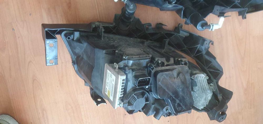 Far stanga dreapta BMW Seria 3 E90 E91 facelift LCI bixenon adaptive