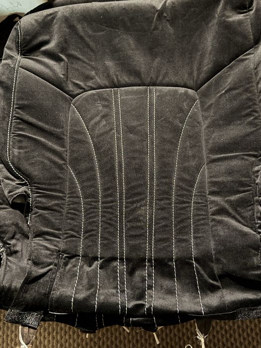 Чехлы на Land Cruiser 200