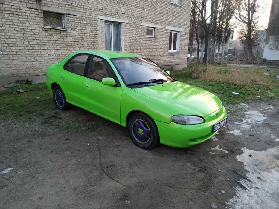 Hyundai Elantra 1996 — ishonchli va kuchli mashina sotiladi