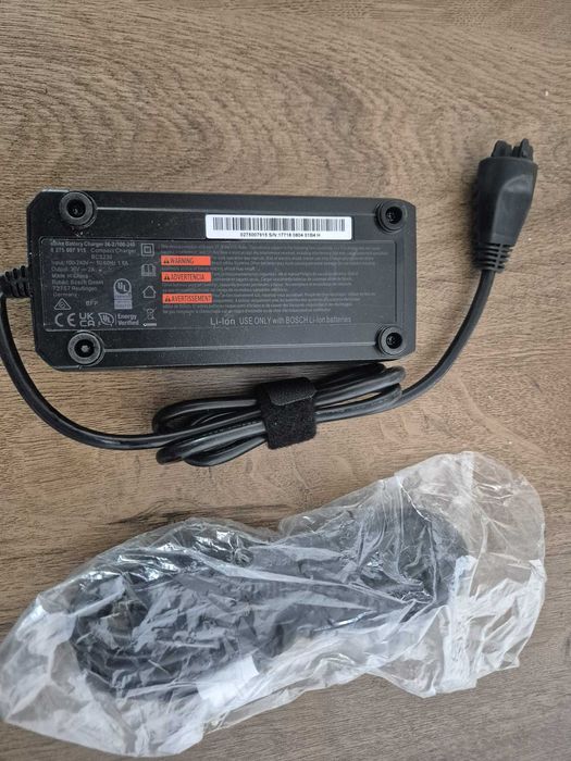 Vand incarcator nou pt e-bike marca Bosch, 2A