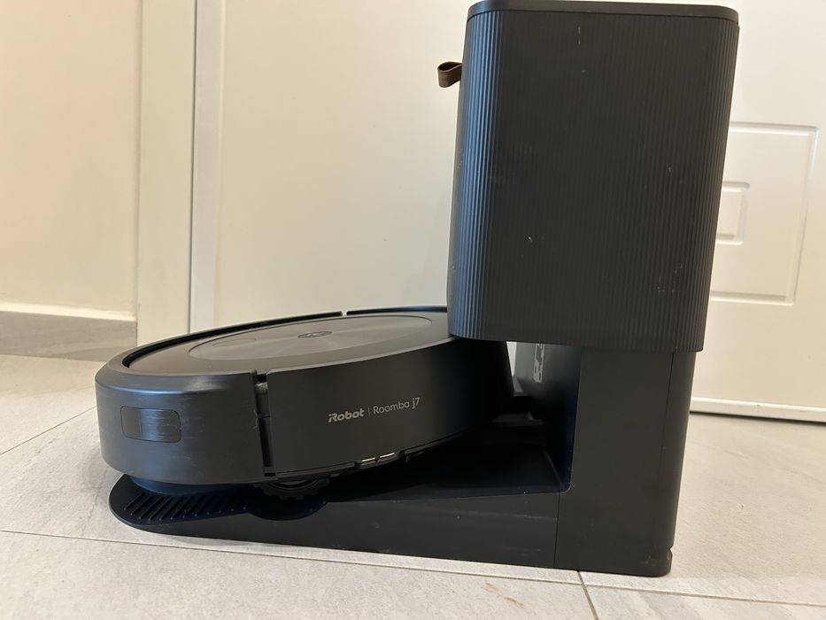 Робот прахусмукачка iRobot Roomba j7+