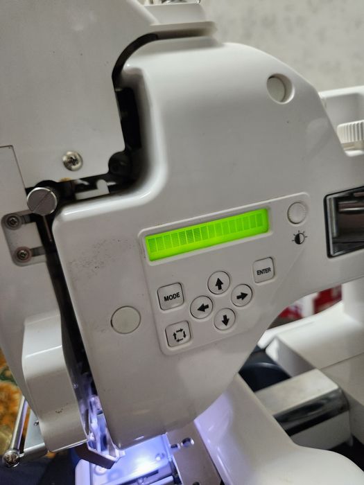 Продаю вышивальную машину Janome MB-4