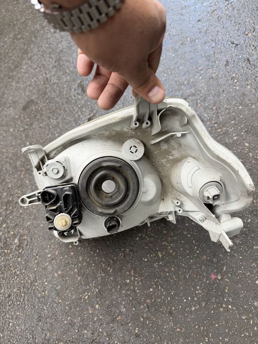 Правая фара на Daihatsu Esse
