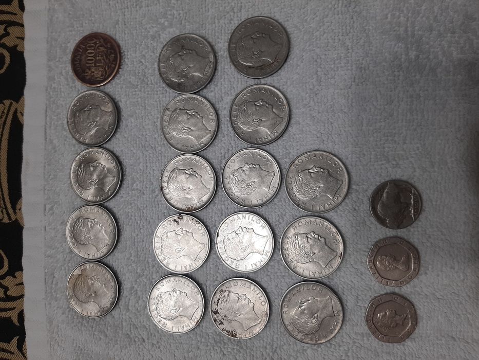 Vând monede vechi