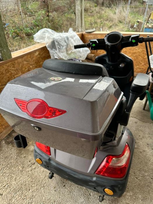 Електрическа триколка за възрастни хора